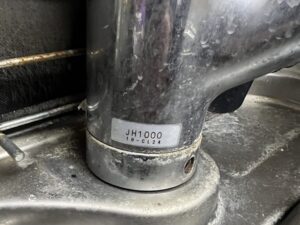 スパウトイン（オールインワン）タイプ浄水器の取替工事　ミカドキッチン　品番確認